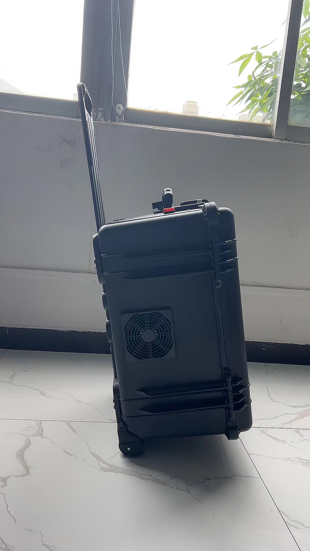 富宁手拉箱型移动通信干扰器